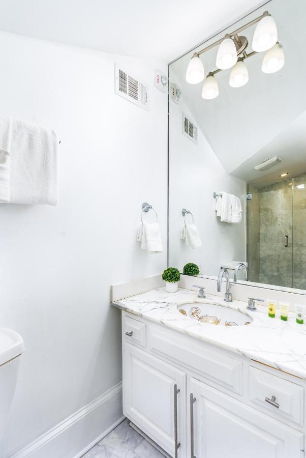 2Bd Condo Steps To Everything With Balcony & Courtyard Apartment New Orleans