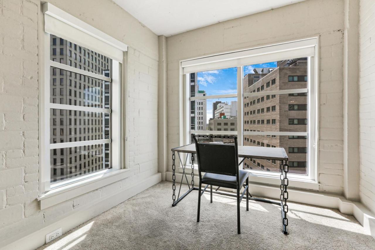 Modern & Fully Furnished In The Heart Of The Apartment