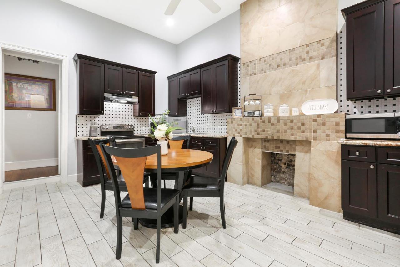 Modern 4br In Downtown