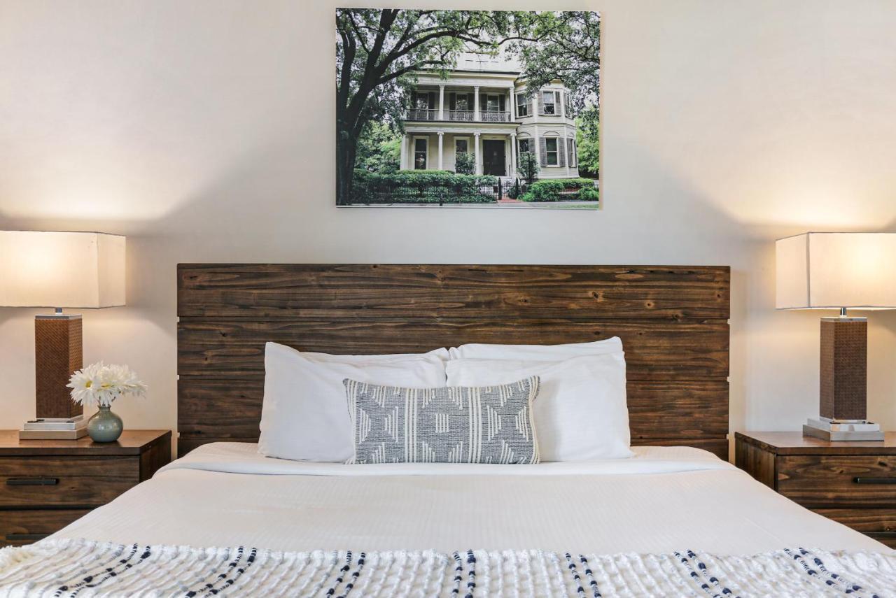 Modern & Fully Furnished In The Heart Of The Apartment New Orleans