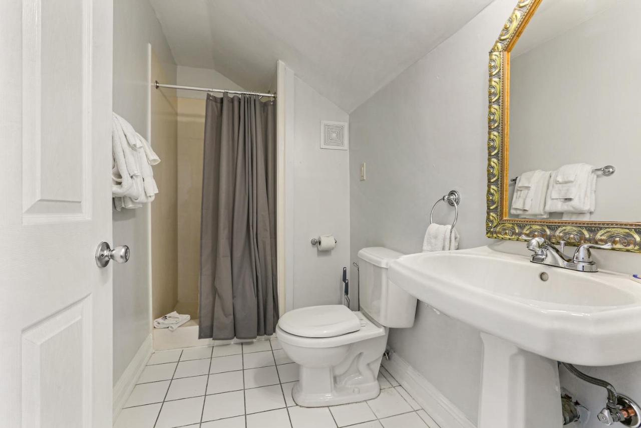 Comfortable Rooms Near All Nola Hot Spots * New Orleans