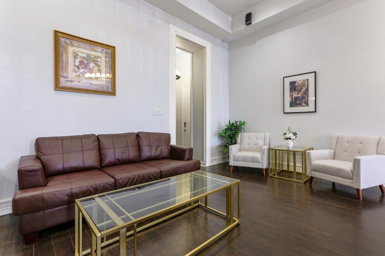 Modern 4br In Downtown