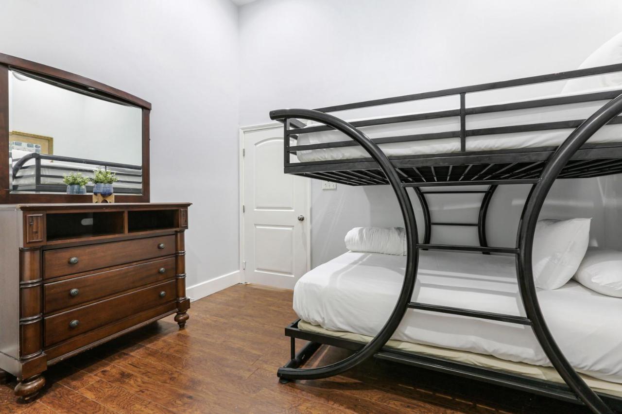 Modern 4br In Downtown