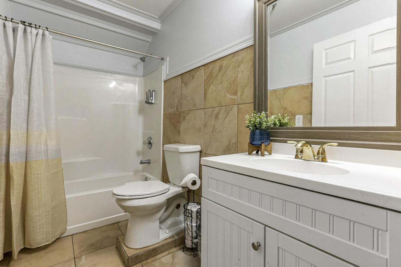Elegant 4br In Downtown By Hosteeva Apartment
