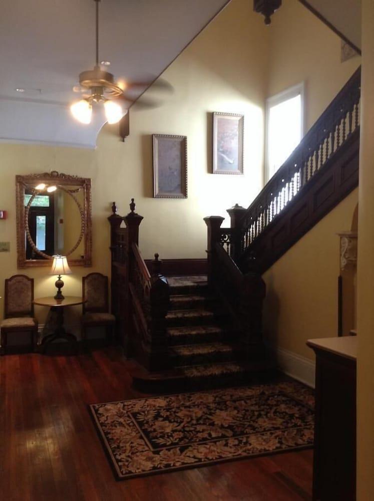 The Queen Anne 3*