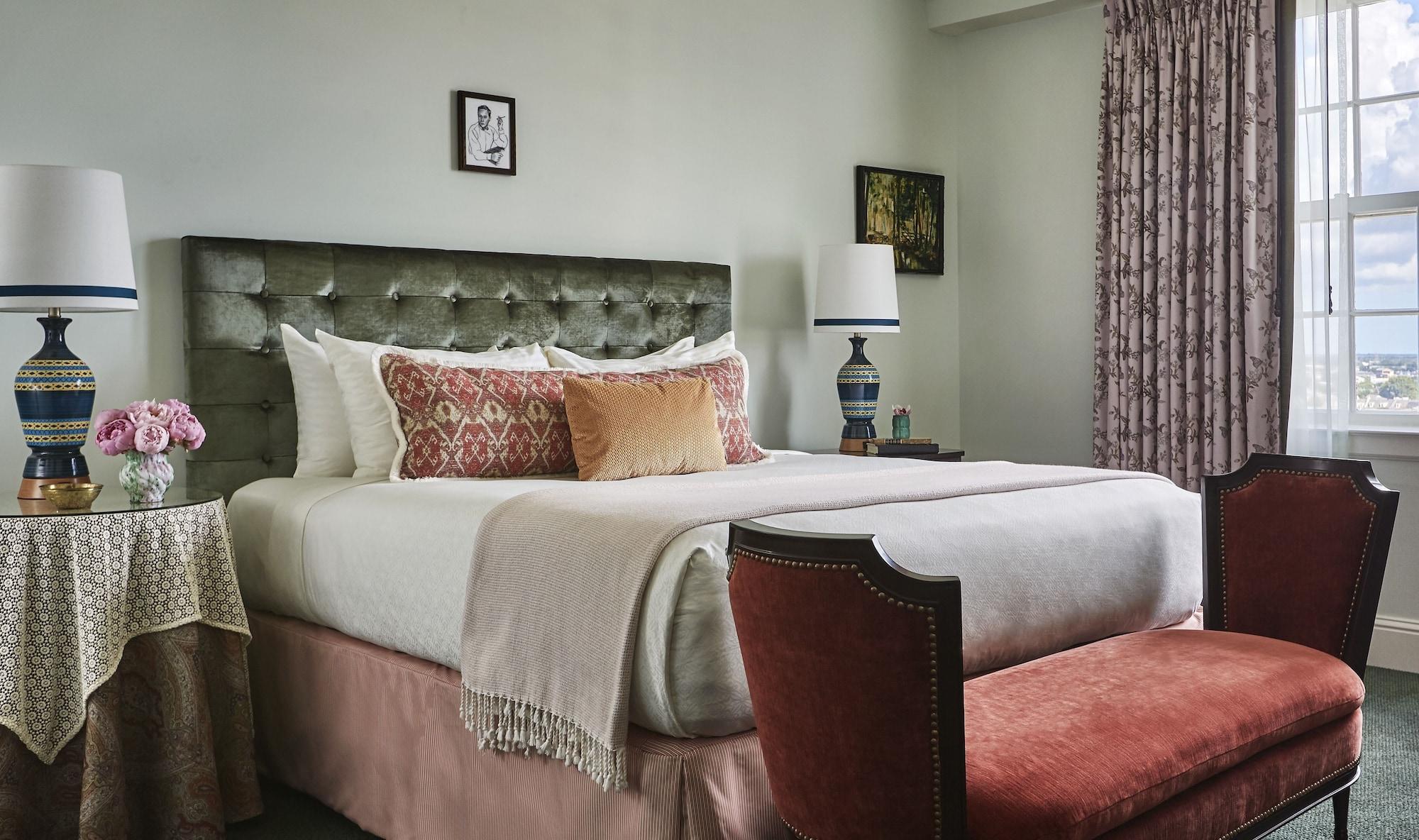 Pontchartrain St. Charles Avenue 4*