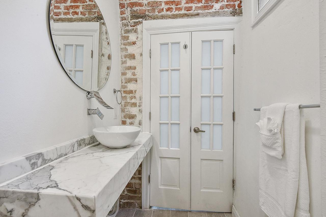 3bd / 6 Guests / Phenomenal Location Apartment