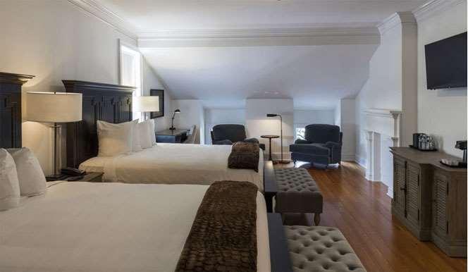 Royal Frenchmen And Bar 4*