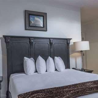 Royal Frenchmen And Bar 4*