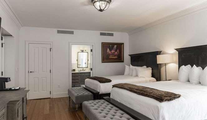 Royal Frenchmen And Bar Hotel 4*