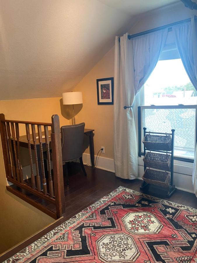Balcony Bed & Breakfast 3*