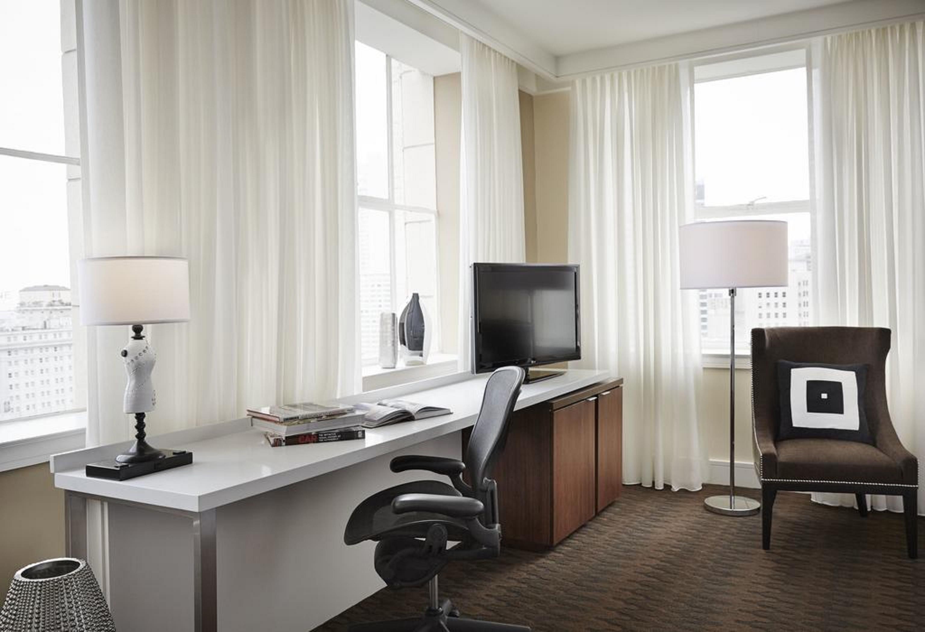 Hotel Renaissance Pere Marquette French Quarter Area