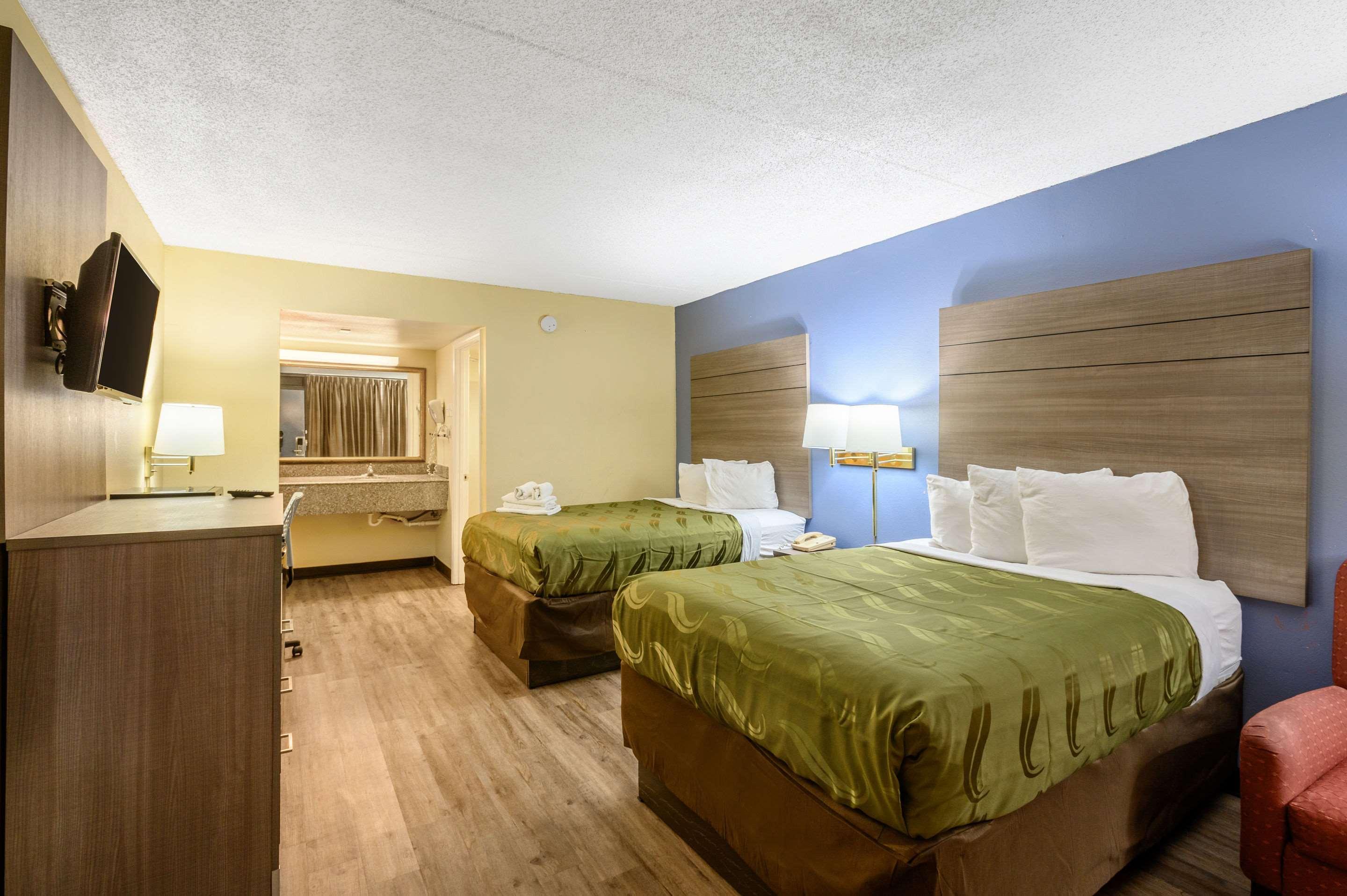 Quality I-10 East Hotel 2*