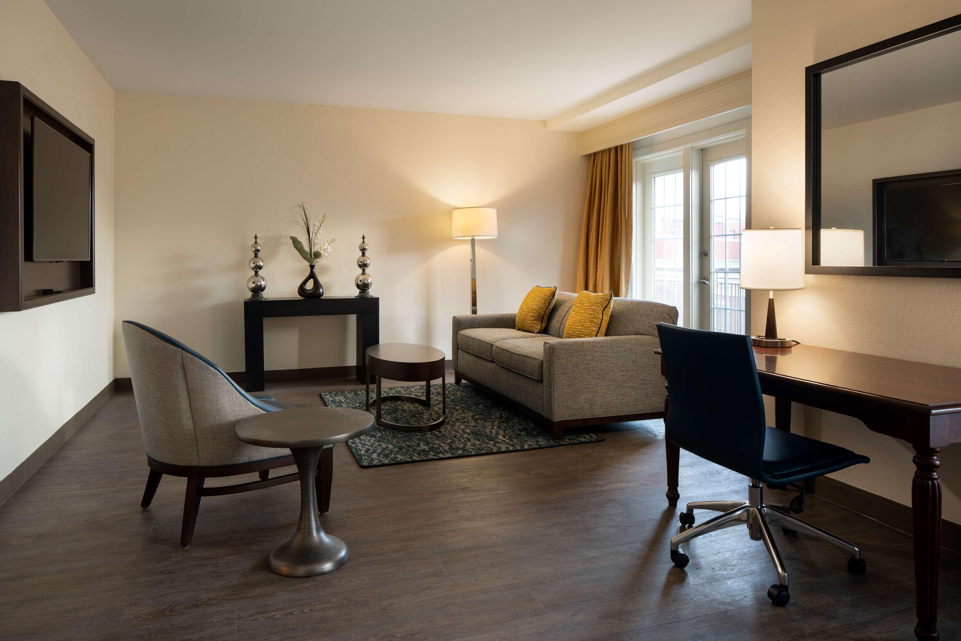 Embassy By Hilton Convention Center Hotel New Orleans