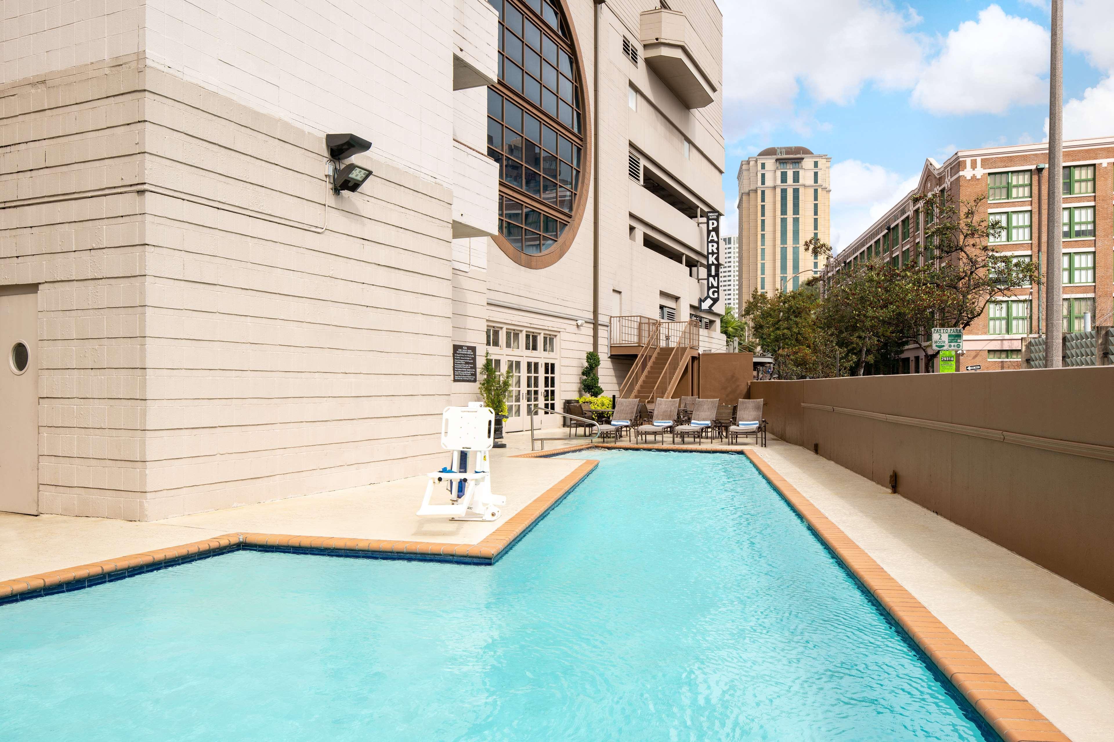Hotel Embassy By Hilton Convention Center 3*