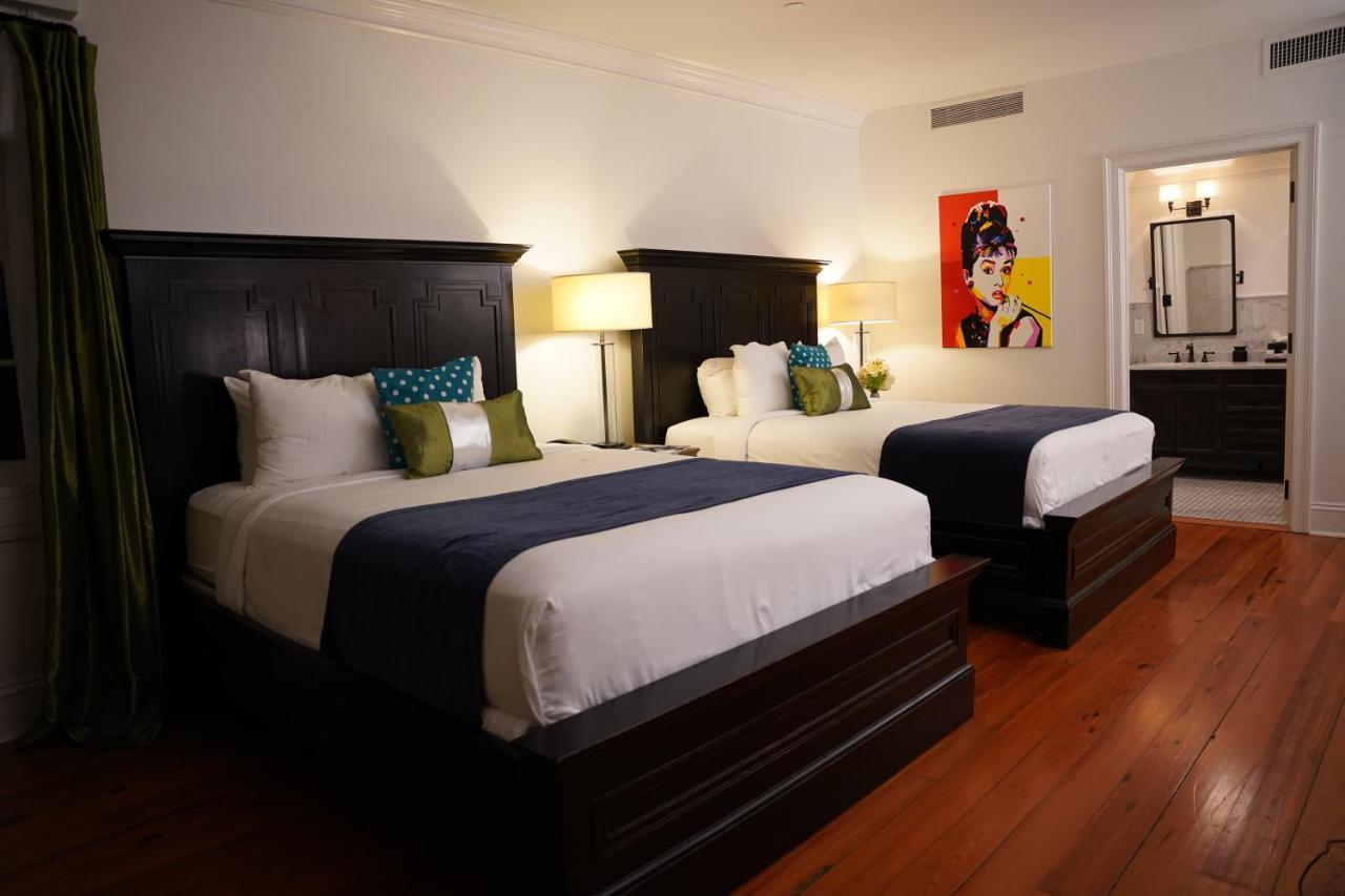 Royal Frenchmen And Bar Hotel 4*