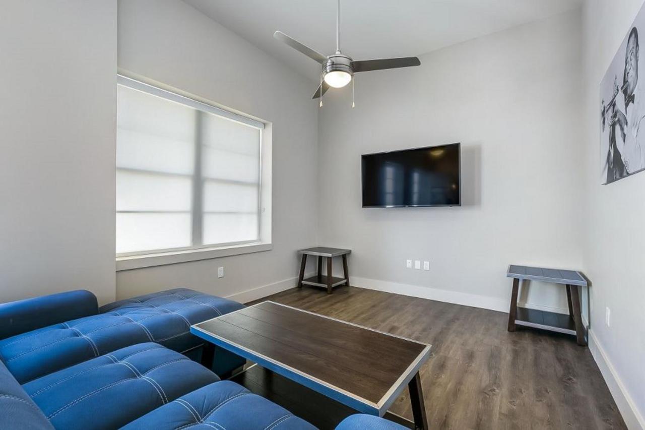 Modern With Game In Downtown * New Orleans