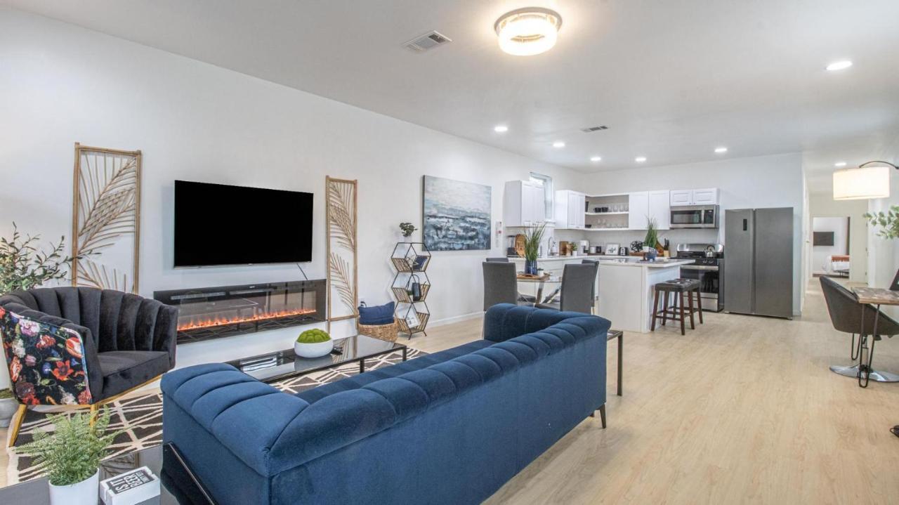 Apartment Vibrant Blue Luxury Loft 2316