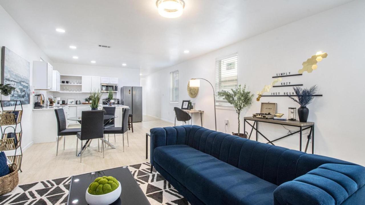 Vibrant Blue Luxury Loft 2316 Apartment *