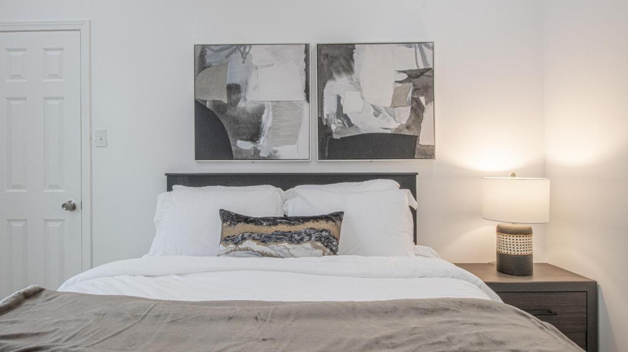 Downtown Vibrant Gray Loft 2318 Apartment