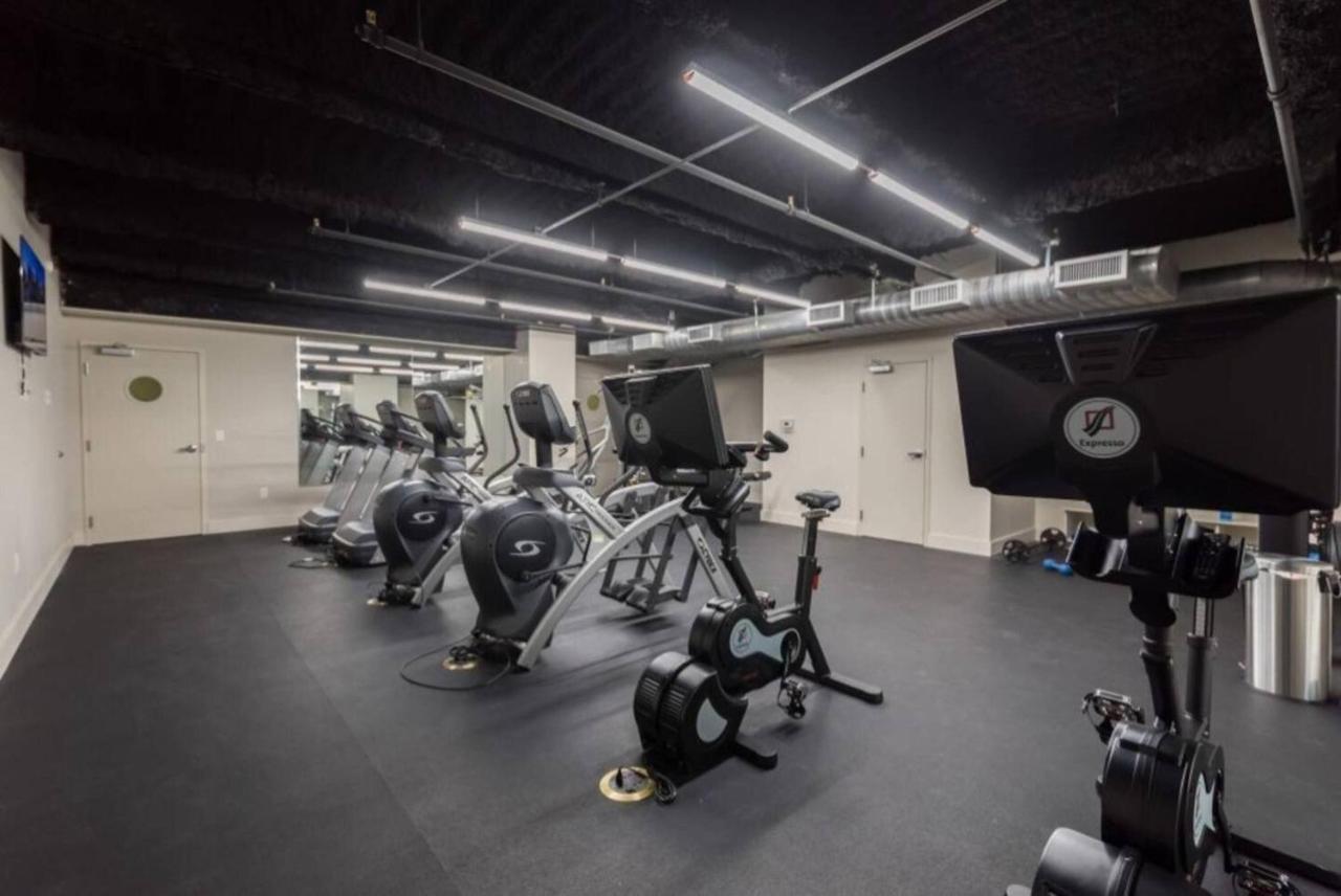 Stylish Walking Distance To Local Attractions Of Apartment *