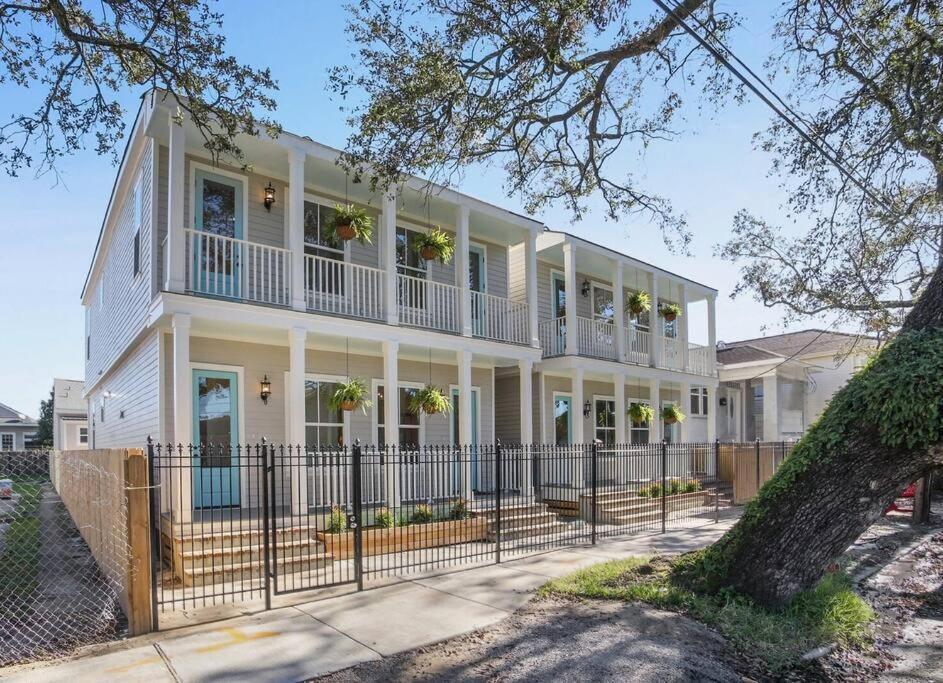 La Belle Veranda Villa- 3queenbeds/2baths Sleeps 6-8 Holiday home New Orleans