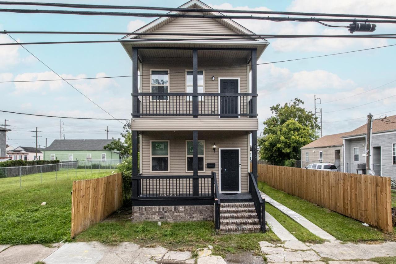 Downtown Vibrant Gray Loft 2318 Apartment New Orleans