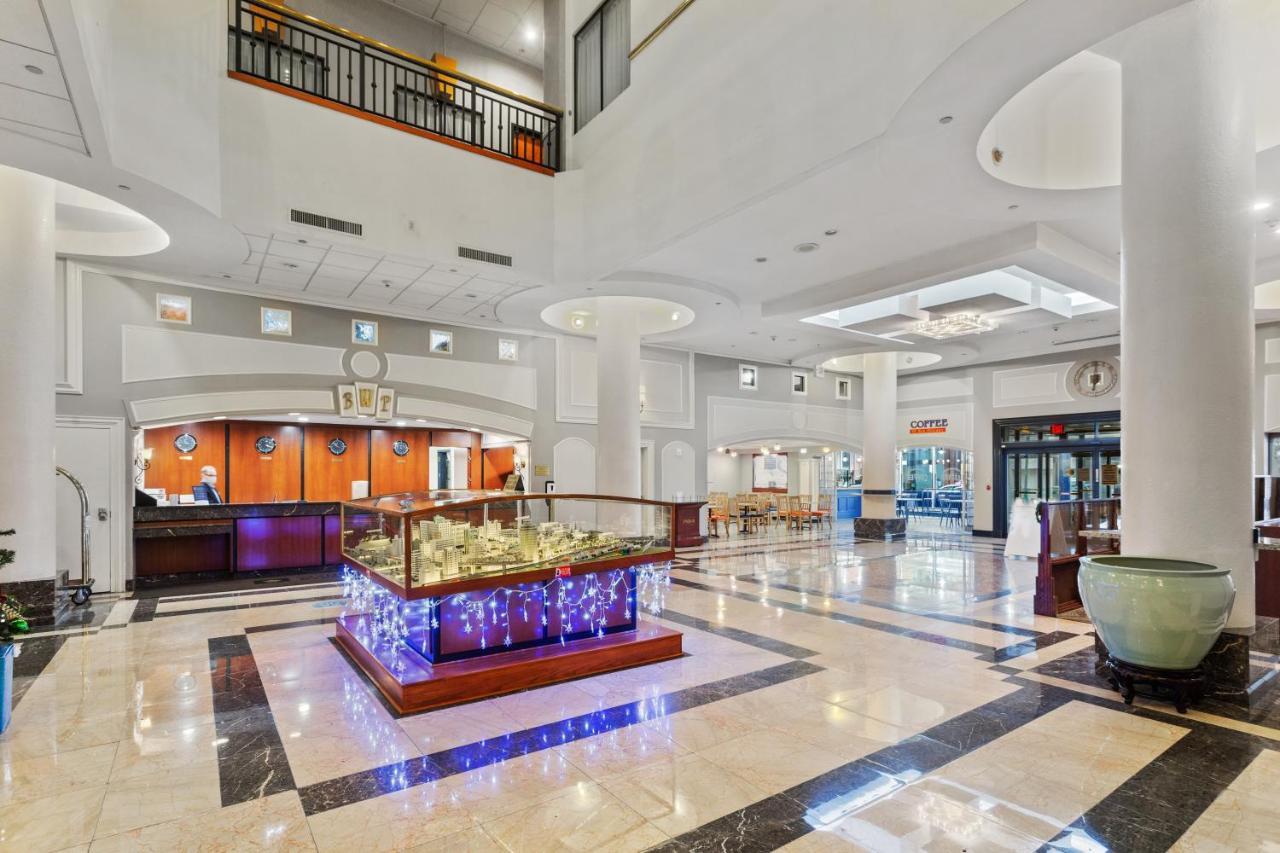 Wyndham Garden Baronne Plaza 3*