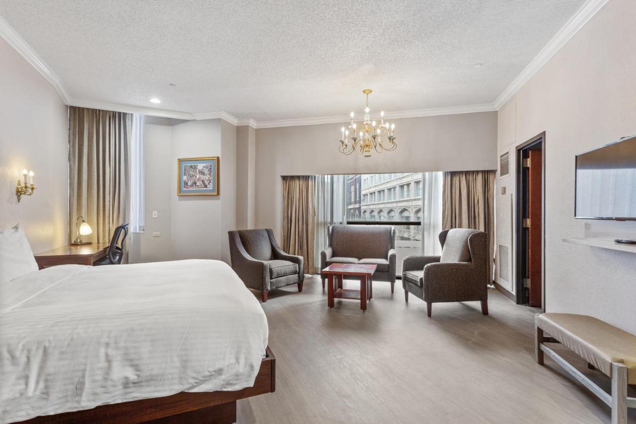 Hotel Wyndham Garden Baronne Plaza 3*