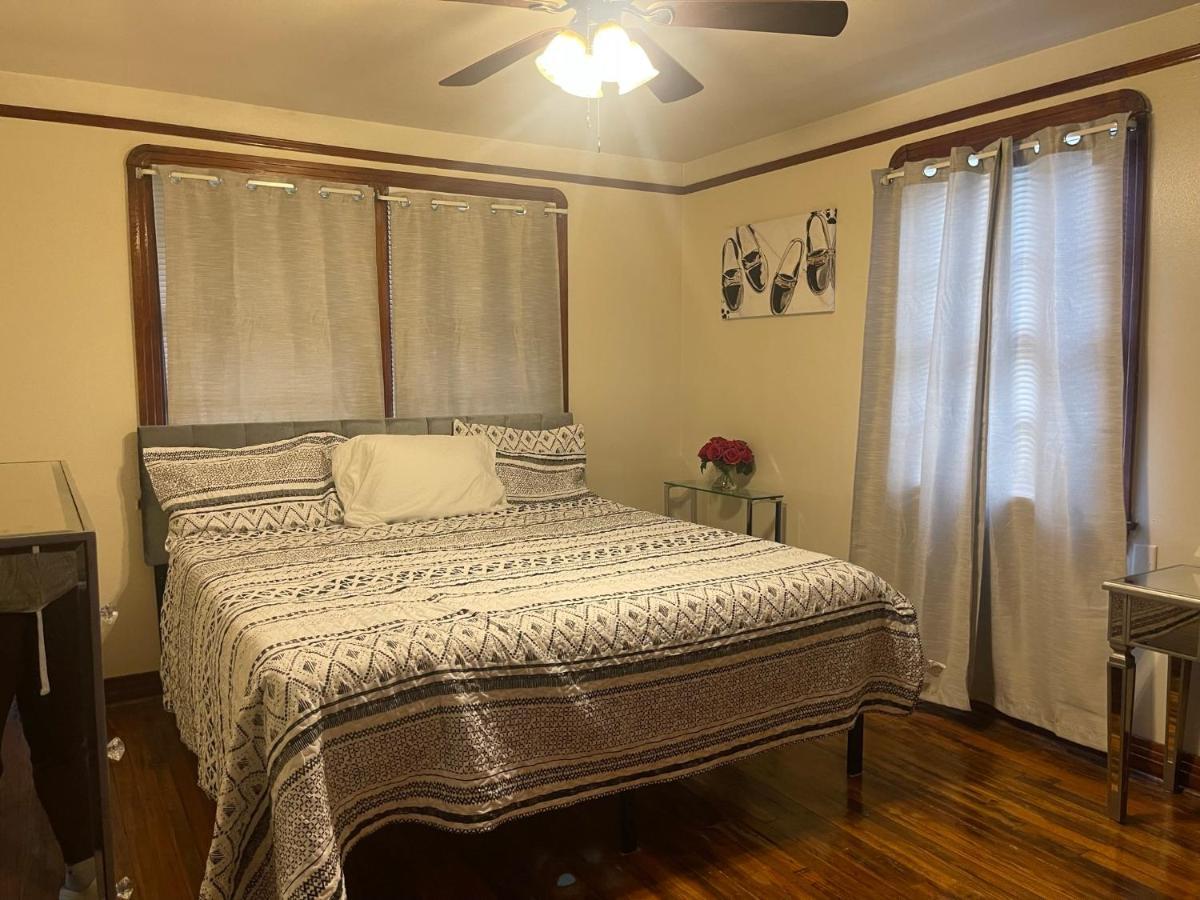Private 3 Bedroom Minutes From French Quarter Walking Distance From River * New Orleans