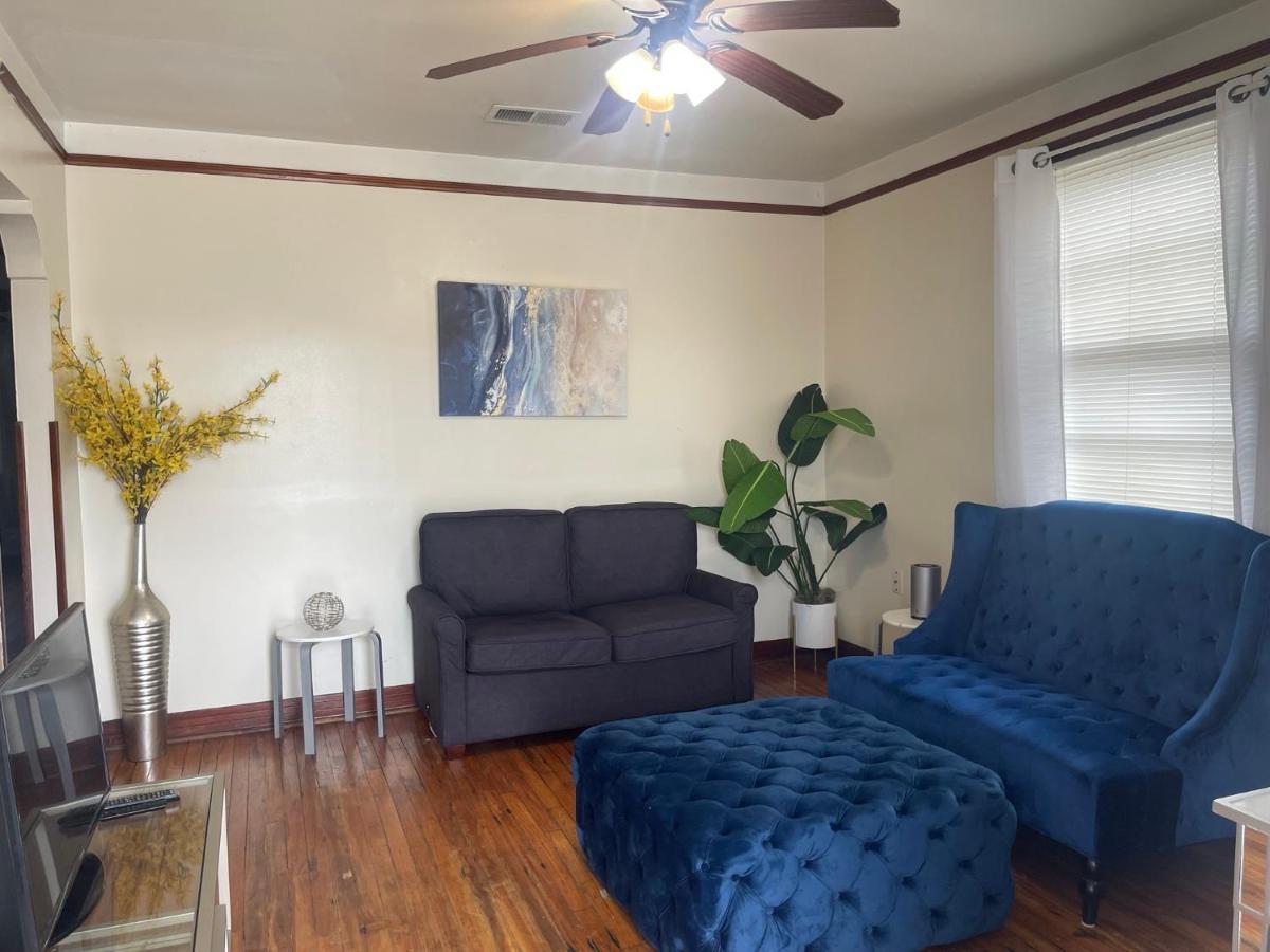 Private 3 Bedroom Minutes From French Quarter Walking Distance From River Apartment New Orleans
