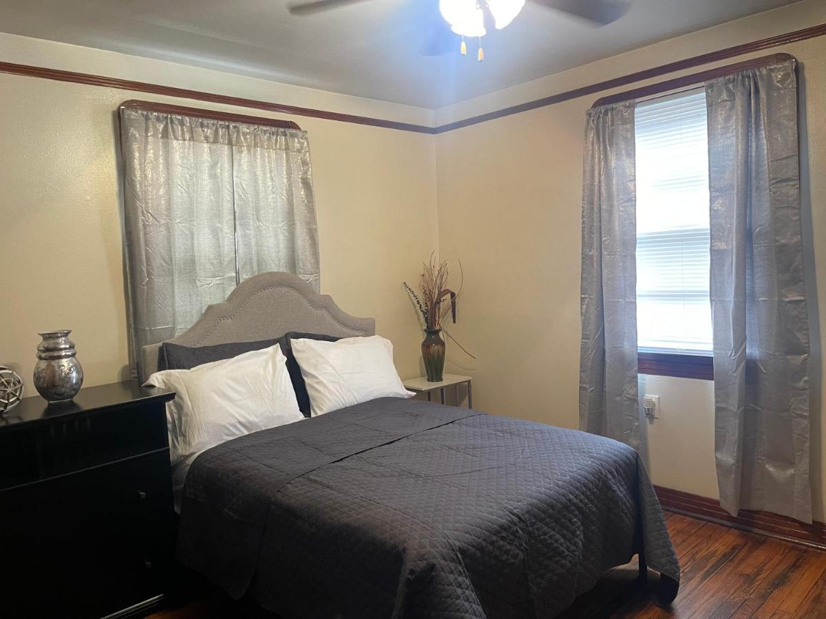 Private 3 Bedroom Minutes From French Quarter Walking Distance From River *