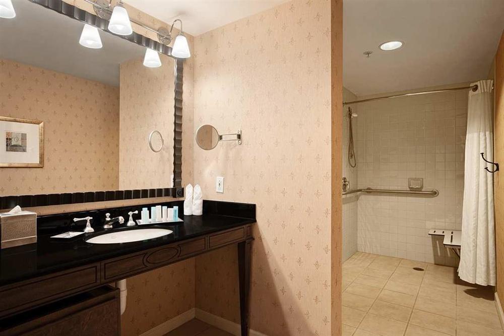 Hilton / St. Charles Avenue 4*
