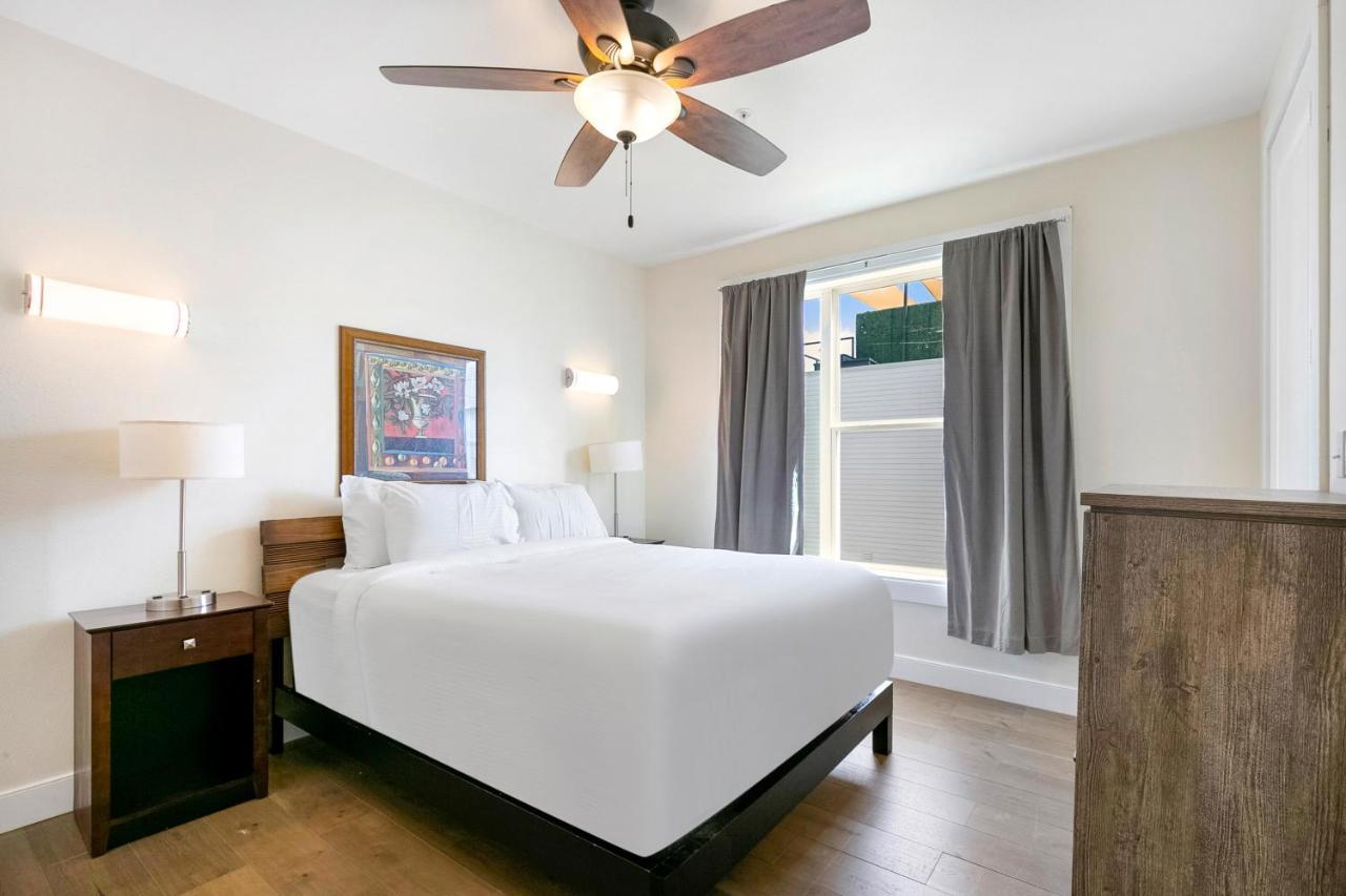 Stunning Near French Quarter Apartment *