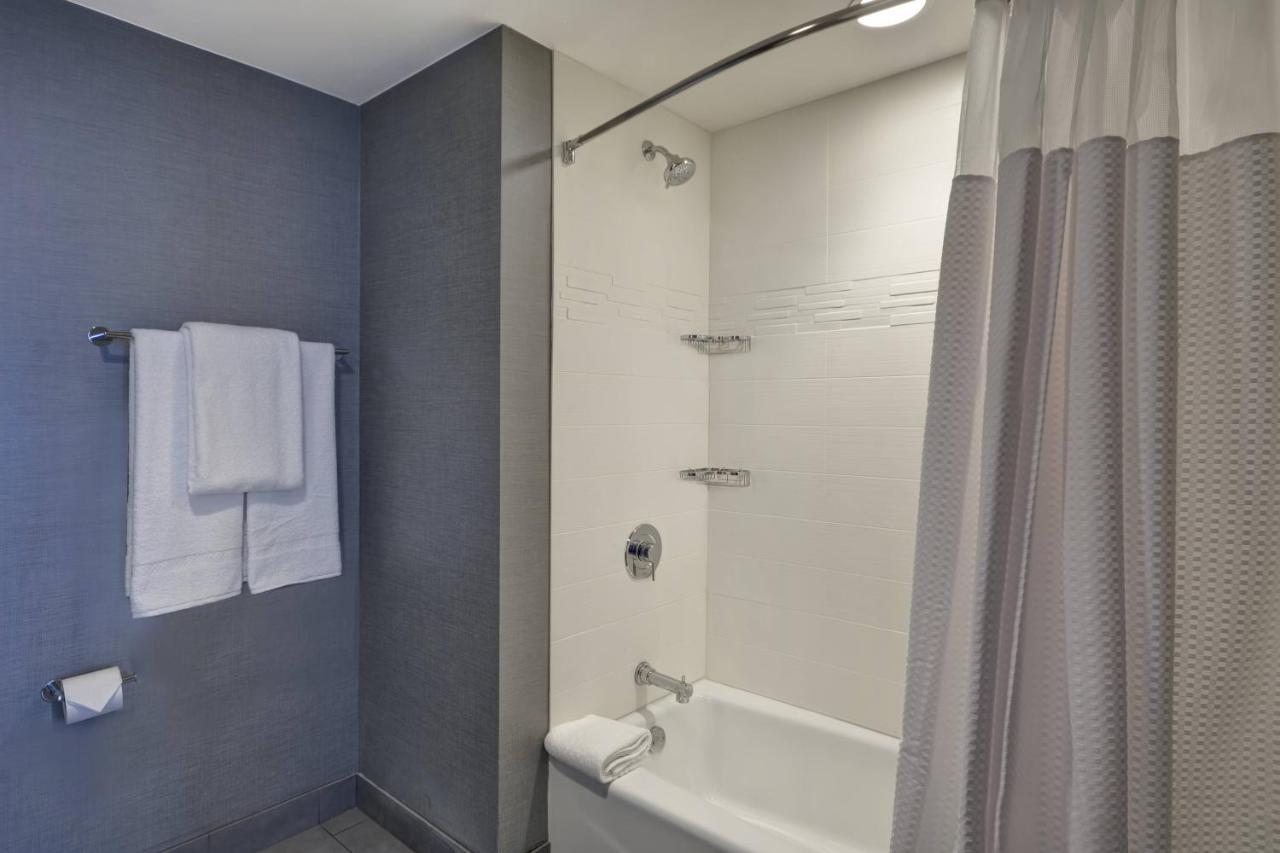 By Marriott French Quarter Area/cen B New Orleans