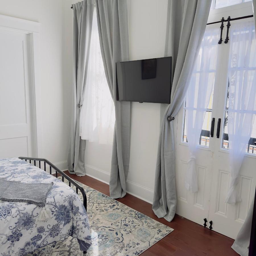 Endless Story Magazine Walk French Quarter Guest house *