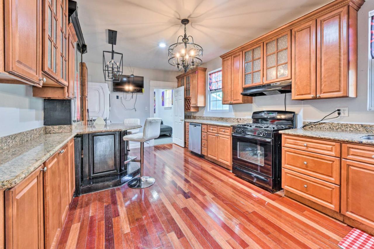 Glam Vacation With Deck! Holiday home New Orleans