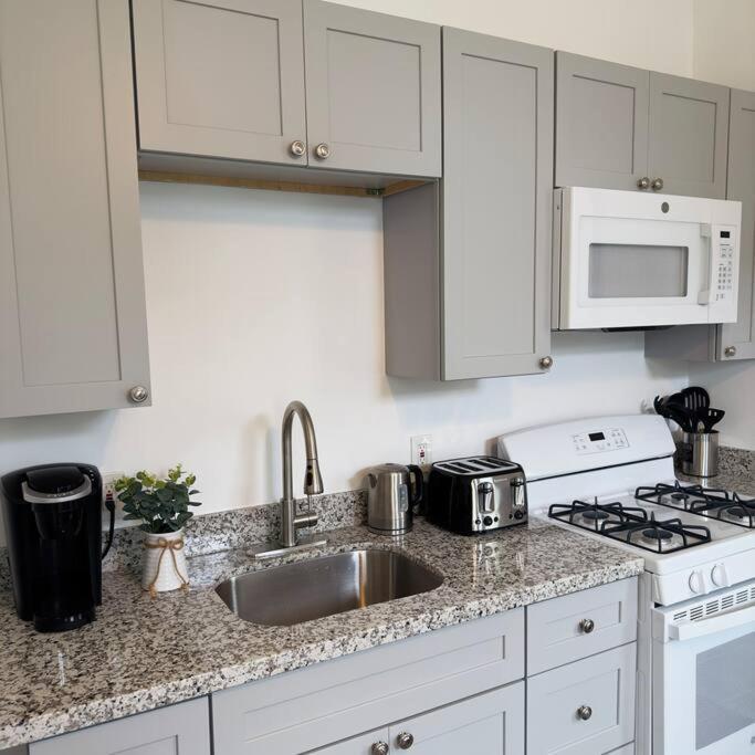 Walk To Superdome - 5 Min To Canal St - 8min To French Quarter Apartment *