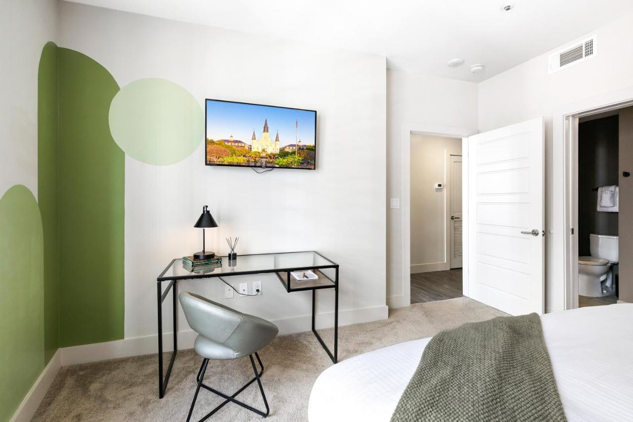 Luxury 2-bedroom Steps Away From The French Quarter Apartment