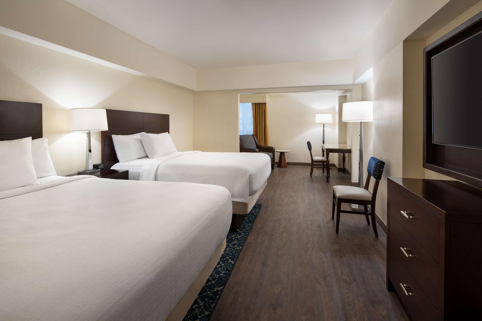 Hotel Embassy By Hilton Convention Center