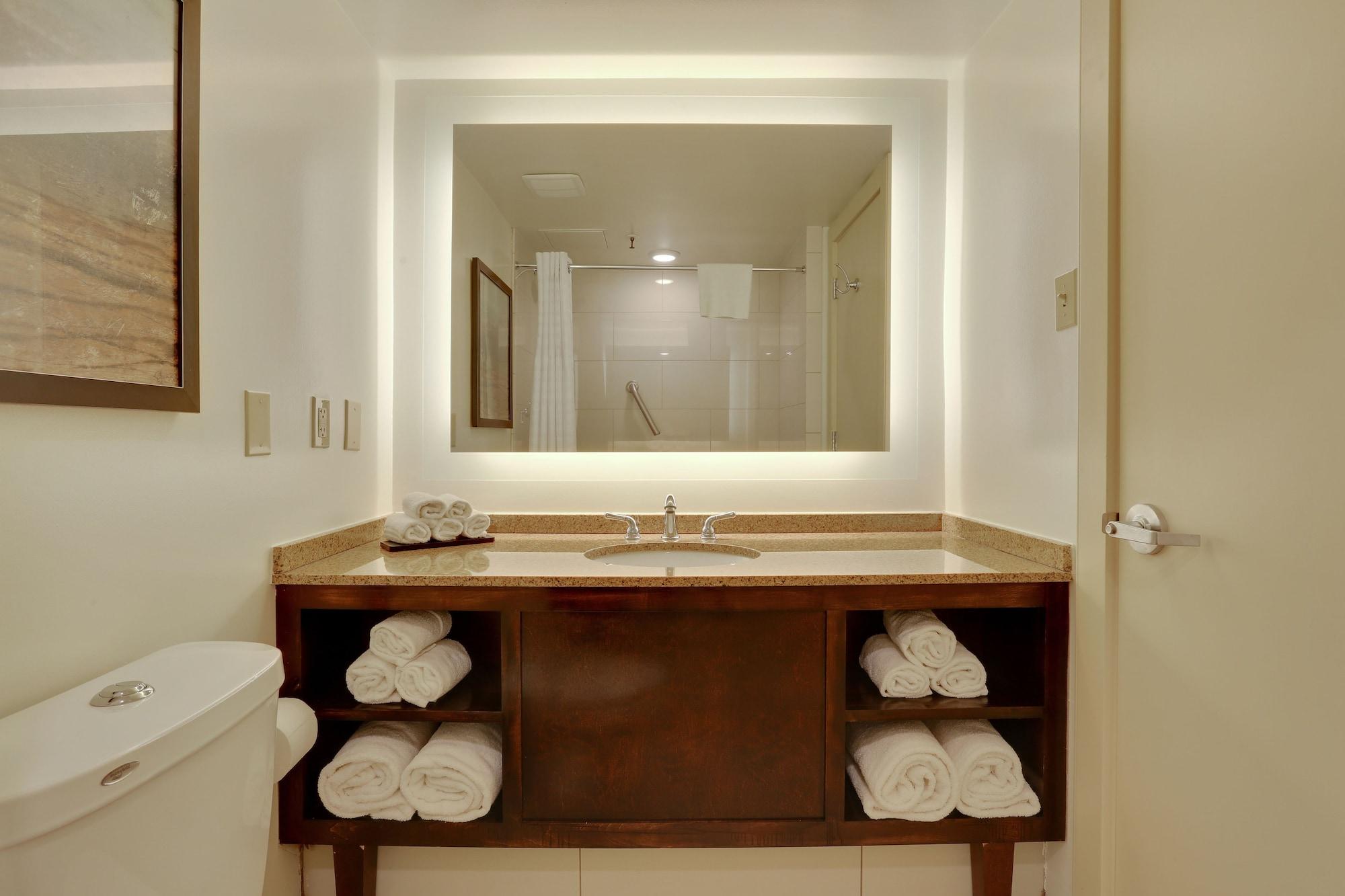 Embassy By Hilton Convention Center Hotel 3*
