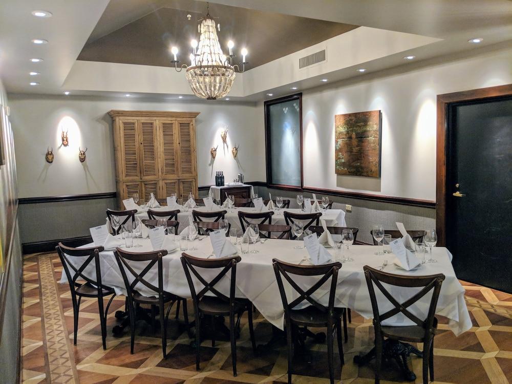 Hilton / St. Charles Avenue Hotel 4*