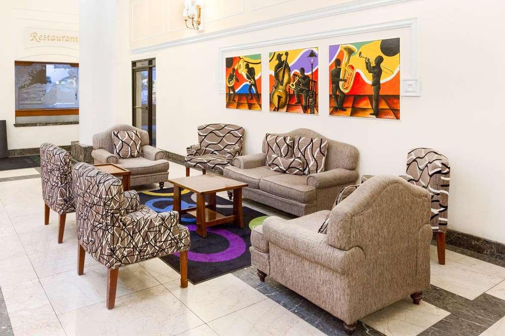 Hotel Wyndham Garden Baronne Plaza 3*