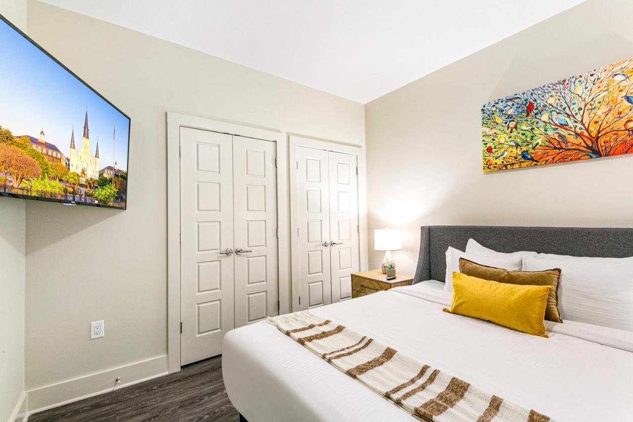Spacious 4br Luxury Steps To French Quarter Aparthotel