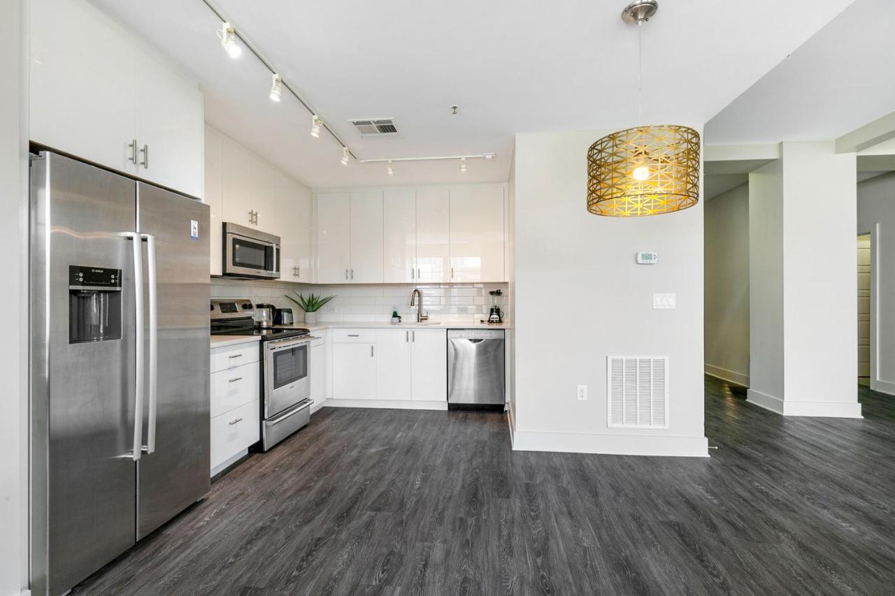 Spacious 4br Luxury Steps To French Quarter Aparthotel