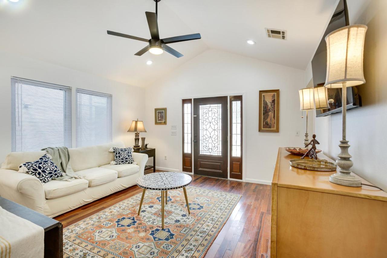 Duplex Walk To Parks And Restaurants! *