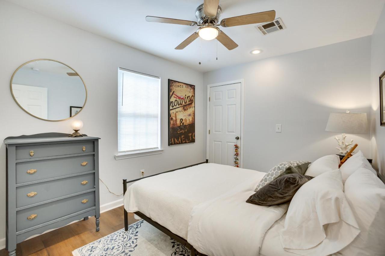 Duplex Walk To Parks And Restaurants! Holiday home