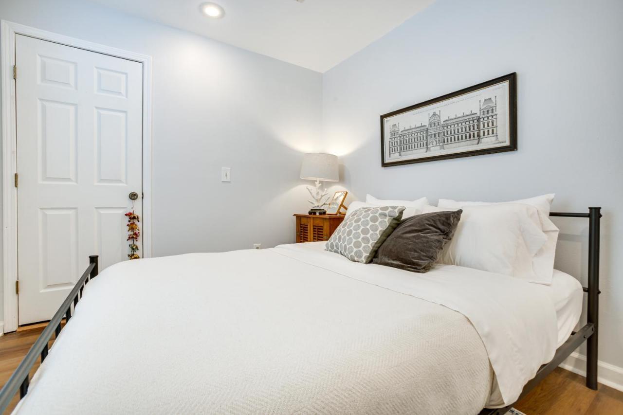 Duplex Walk To Parks And Restaurants! *