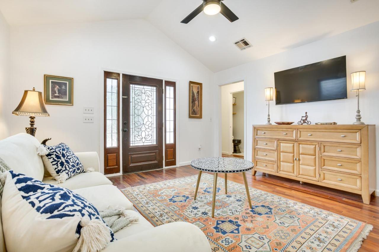 Duplex Walk To Parks And Restaurants! *