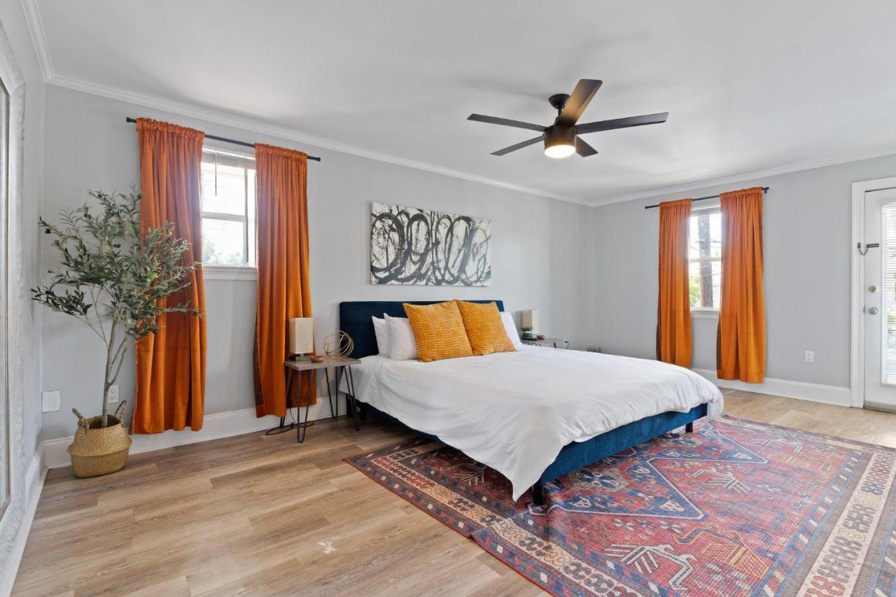 Quiet Retreat Off Magazine W Balcony & Parking! *